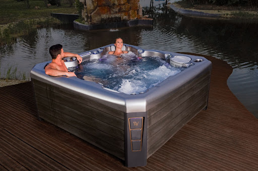 couple who owns Wellis hot tubs relaxing
