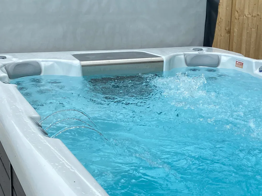 Bromine vs Chlorine Hot Tub: Similarities & Differences 1 Bromine vs Chlorine Hot Tub: Navigating the Similarities & Differences