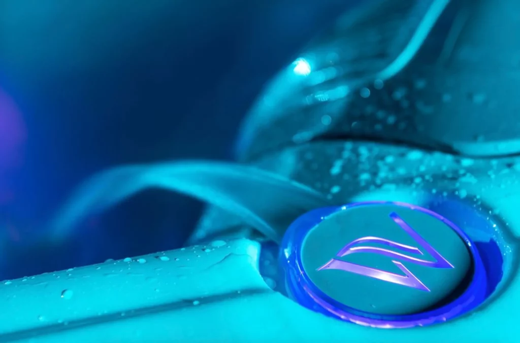 Are Wellis Hot Tubs Energy-Efficient? 1 Picture of the Wellis logo illuminated by LED lighting for the article about Wellis' hot tubs energy-efficient status.