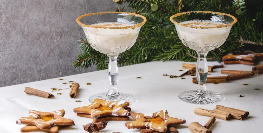 5 Holiday Cocktails to Sip in Your Spa 3 Holiday cocktail ideas: gingerbread martini