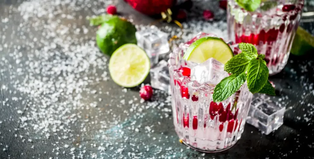 5 Holiday Cocktails to Sip in Your Spa 2 Holiday cocktail ideas: minty mistletoe mojito