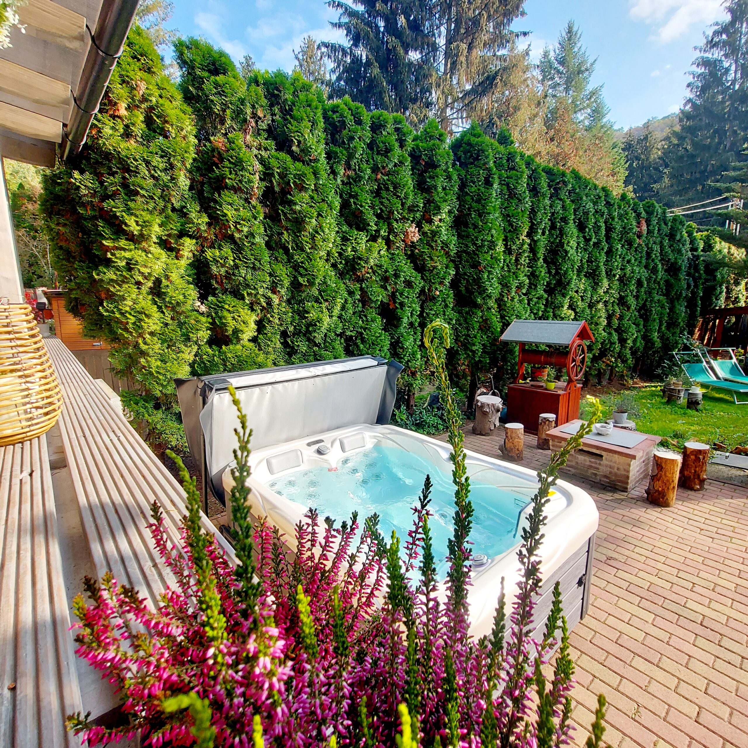 5 Foolproof Tips for Staying Hydrated in the Hot Tub 1 20221014 112359 scaled 1