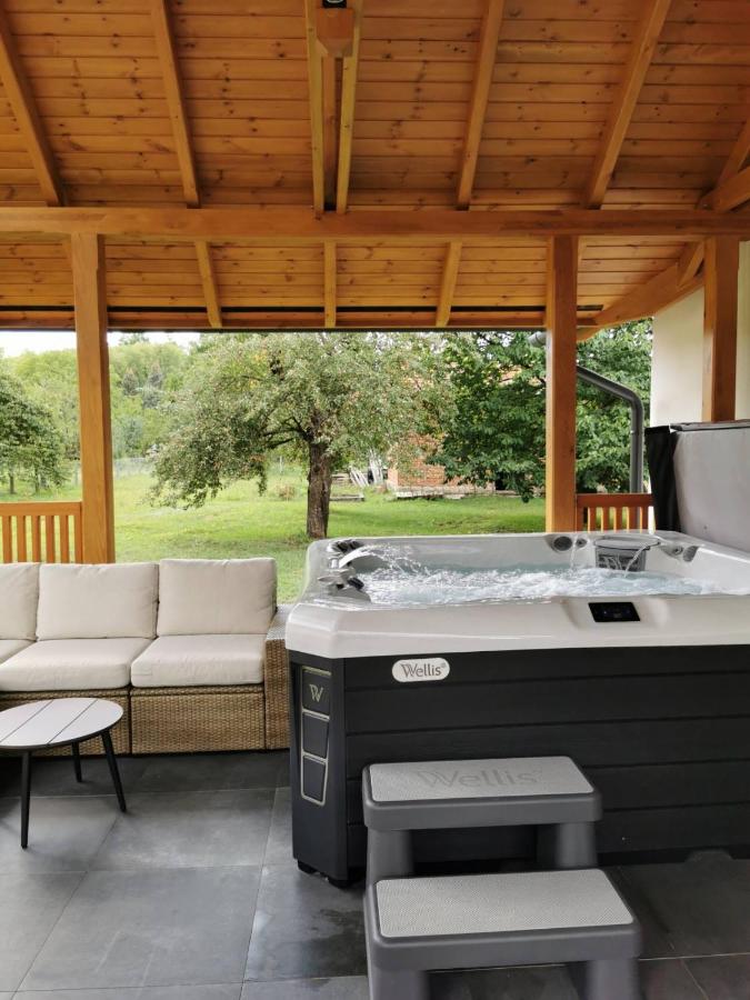 What's the difference in the Wellis Spa collections? 1 390884848