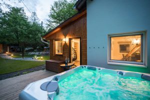 4 Blissful Benefits of Owning a Luxury Hot Tub