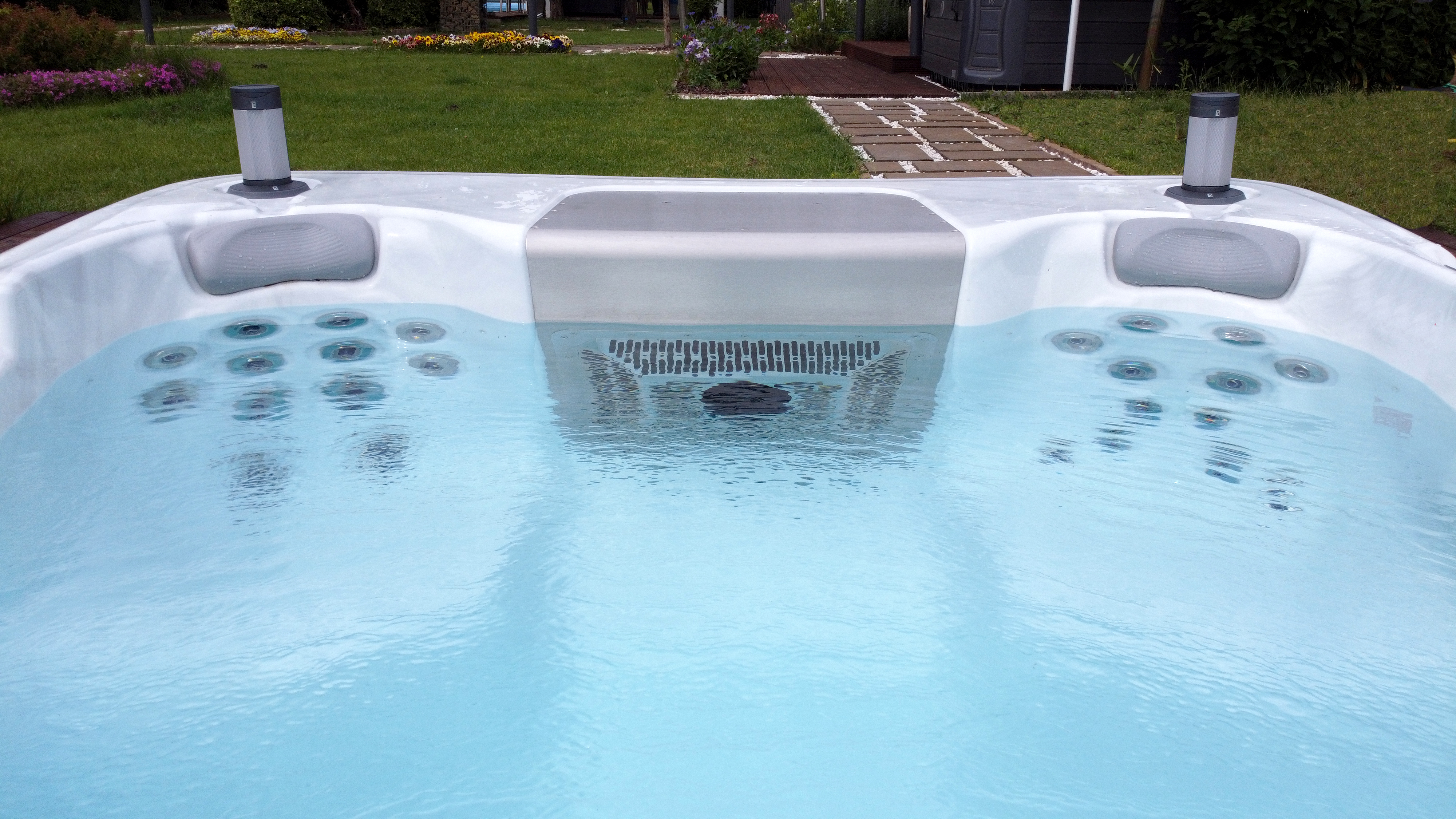 How deep is the average swim spa? 1 amazonas swimspa detail1