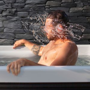 Use a cold plunge tub in the morning vs. evening