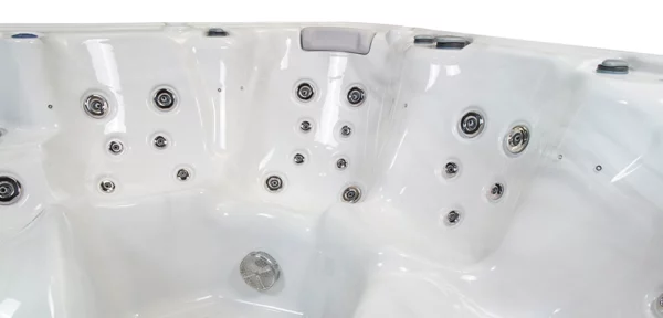 Hercules 6-Person Hot Tub for sale